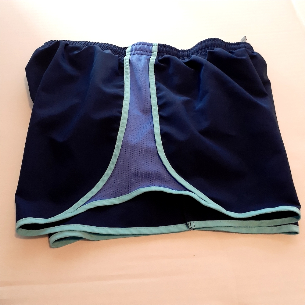 Girls Nike shirt Large - Picture 5 of 7